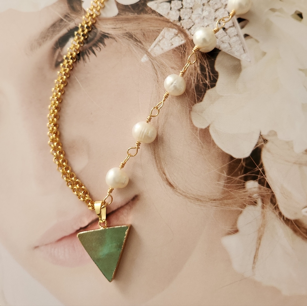 New,18k gold.Elegant Necklace, Natural Jade Triangular Pendant Necklace. Handmad